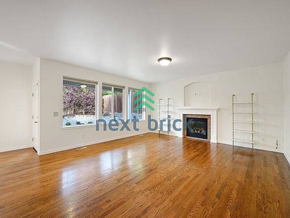 4th image of 4105 222nd Pl SE