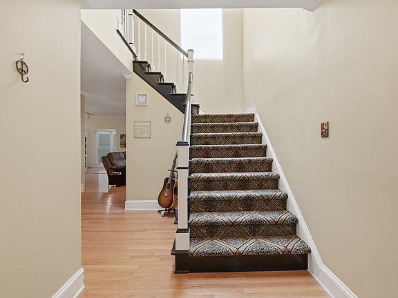 4th image of 7514 Wellesley Park S