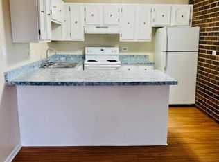 3703 James St APT 2C, McHenry, IL 60050