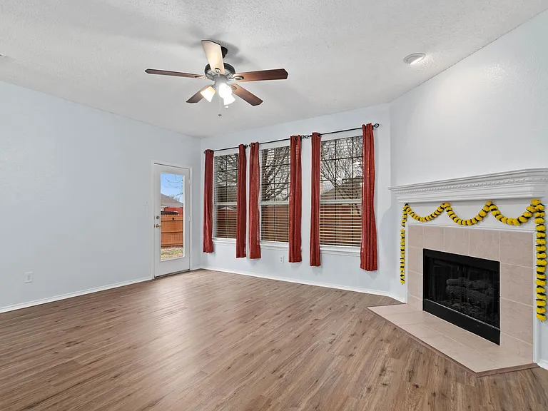 316 Leameadow Dr — Photo 6
