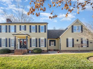 907 Paul Revere Ln, Gastonia, NC 28056