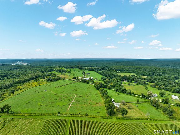 4th image of 135 Wintechog Hill Road