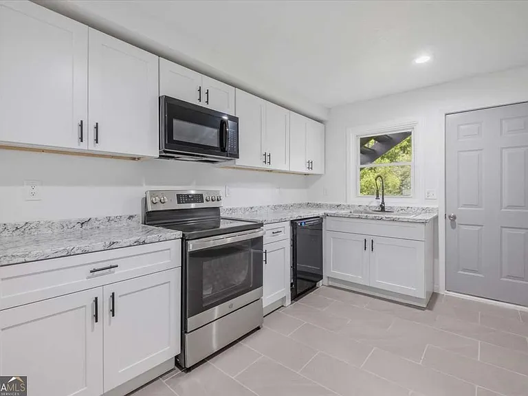 608 N College Dr #3 — Photo 22
