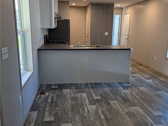 4th image of 313 Grandview Dr