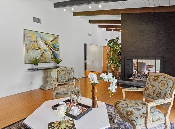 4th image of 4935 Gaviota Ave