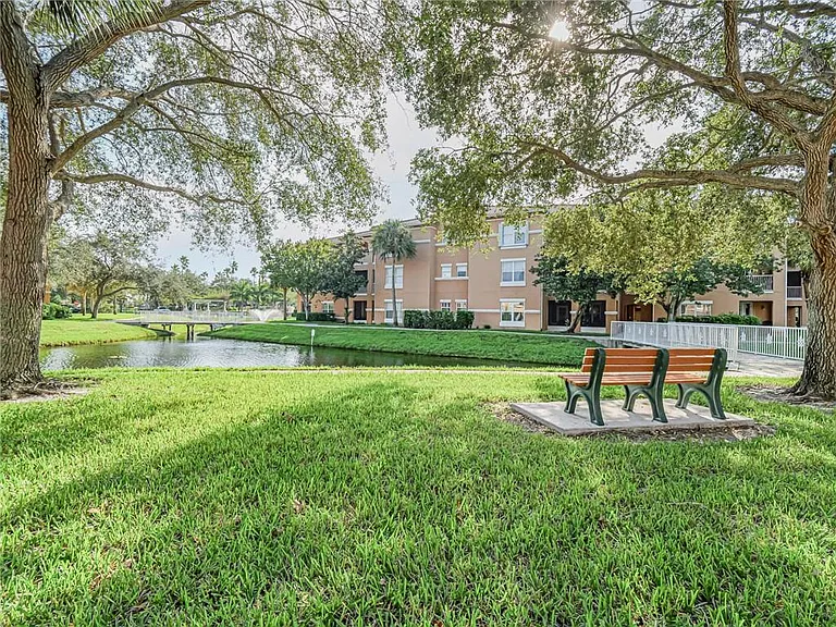 5020 Fairways Cir #J206 — Photo 16