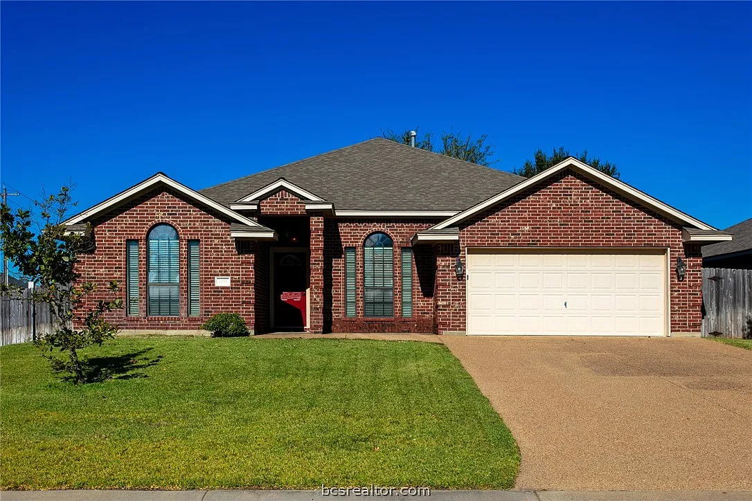 5 bed, 2343 sqft, $2,900 — Photo 1