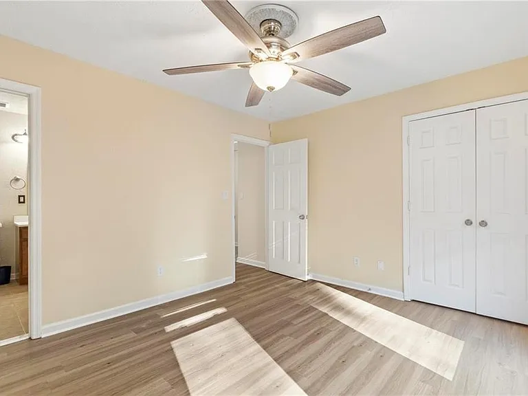 245 Winding River Dr #E — Photo 17