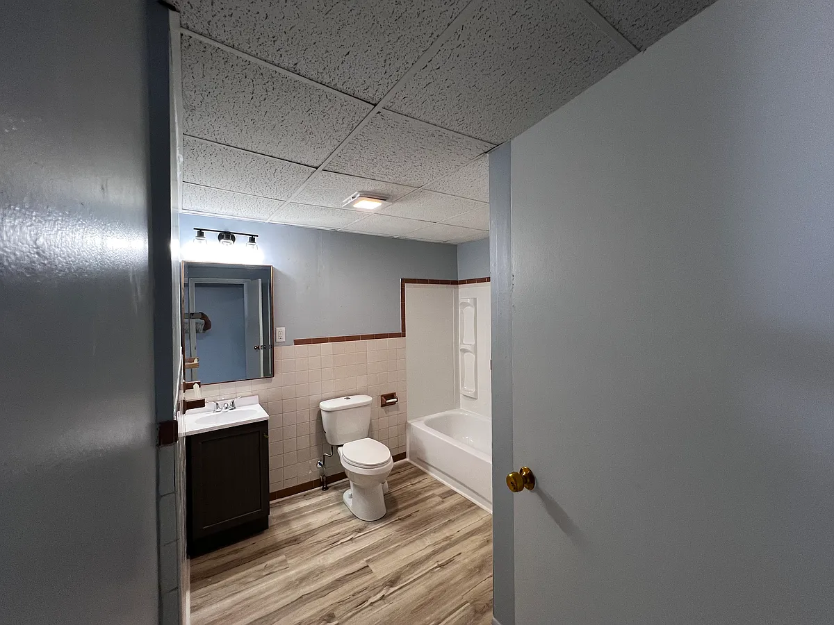 Building Photo - 204 W Washington St #2