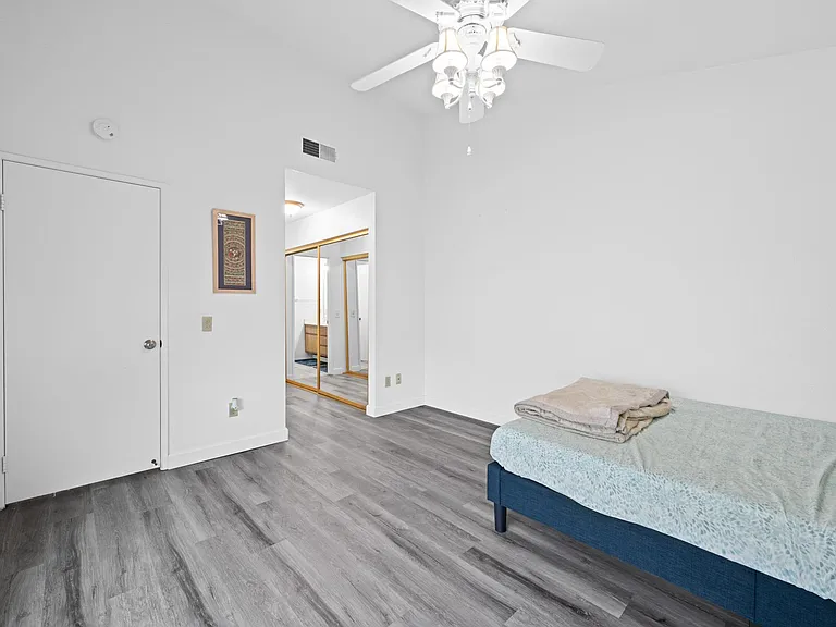 12168 Mount Vernon Ave — Photo 10