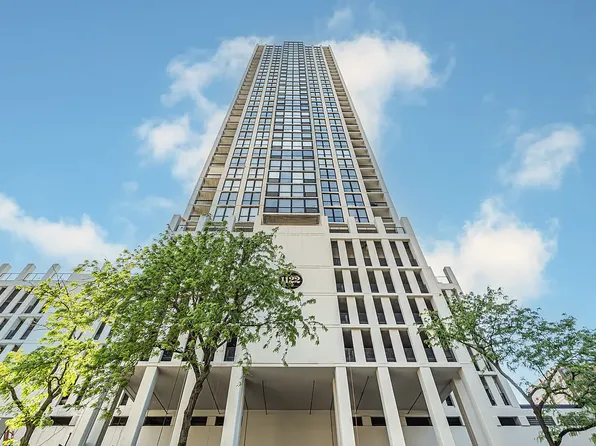 1122 N Clark St, Chicago, IL 60610