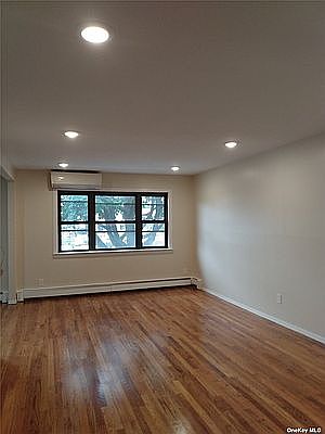 4th image of 25-22 Parsons Blvd #3