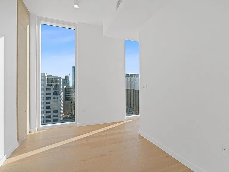 313 W 17th St #1505 — Photo 16