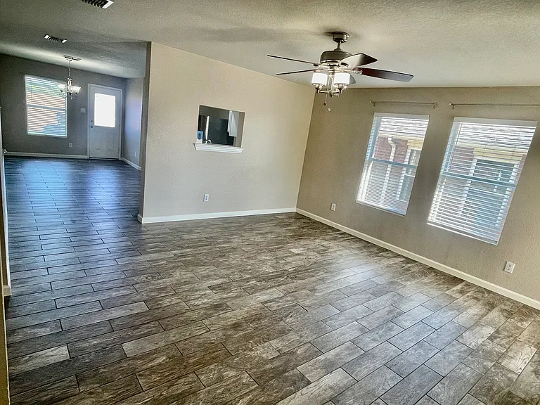 552 Lincoln Ave — Photo 3