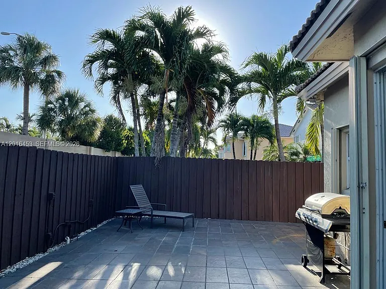 10933 NW 73rd Ter — Photo 29
