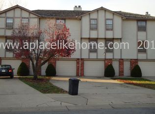 410 NE Timbercreek Dr, Lees Summit, MO 64086