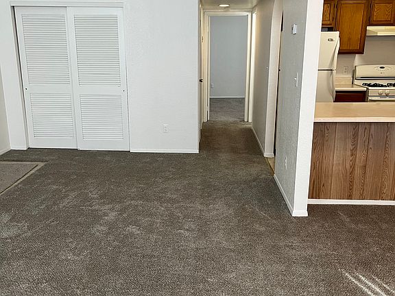 5th image of 301 Pine Hollow Way #301