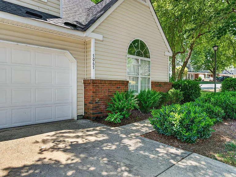 5065 Bartholomews Ln — Photo 3