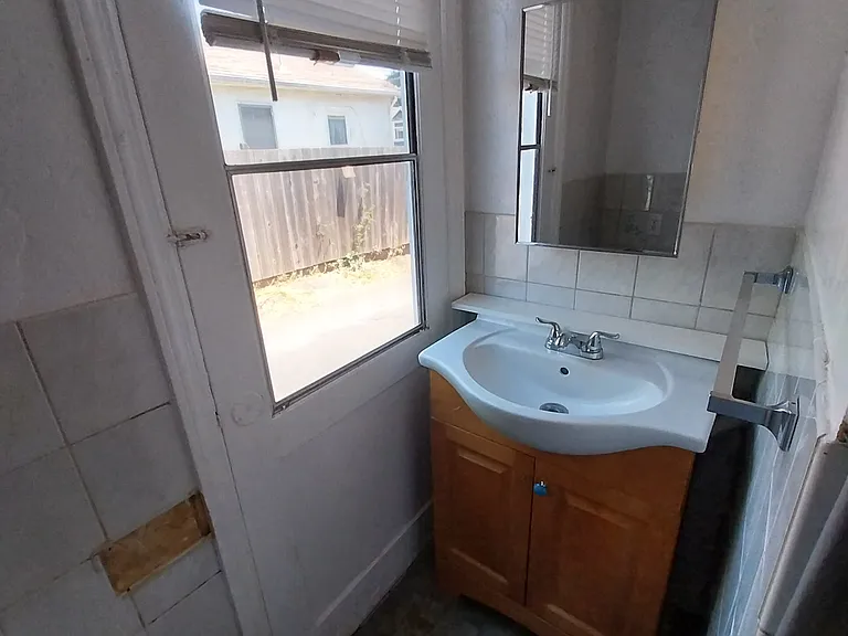 902 3rd St #6 — Photo 9