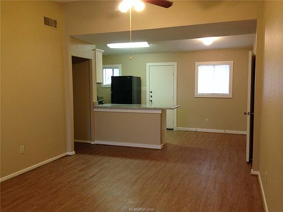 5th image of 4004 Glenn Oaks Dr