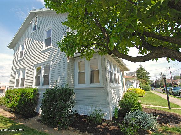 2nd image of 1058 1st Ave