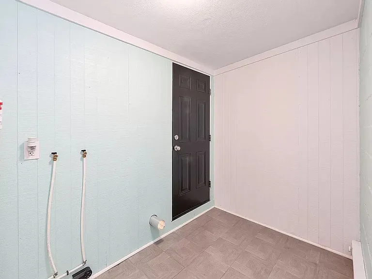 1031 N Harris St — Photo 2
