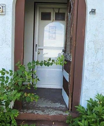 2nd image of 519 Glendean Ave