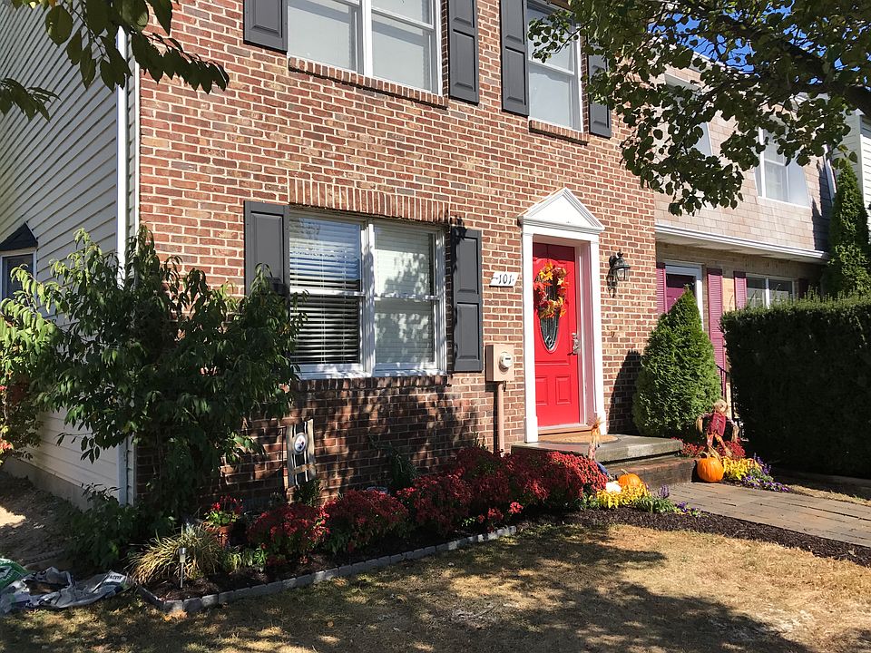 1st image of 101 Equestrian Dr