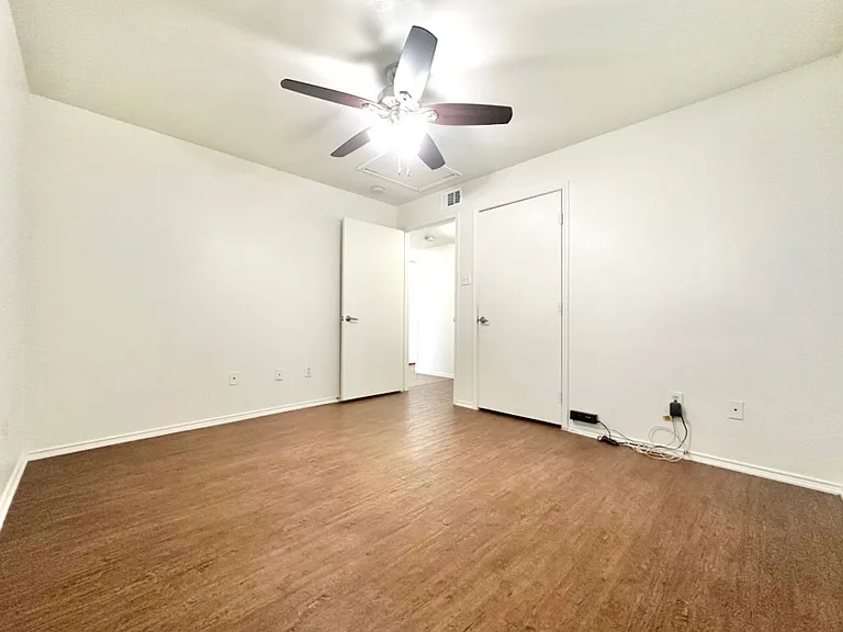 2520 W Prairie St — Photo 12