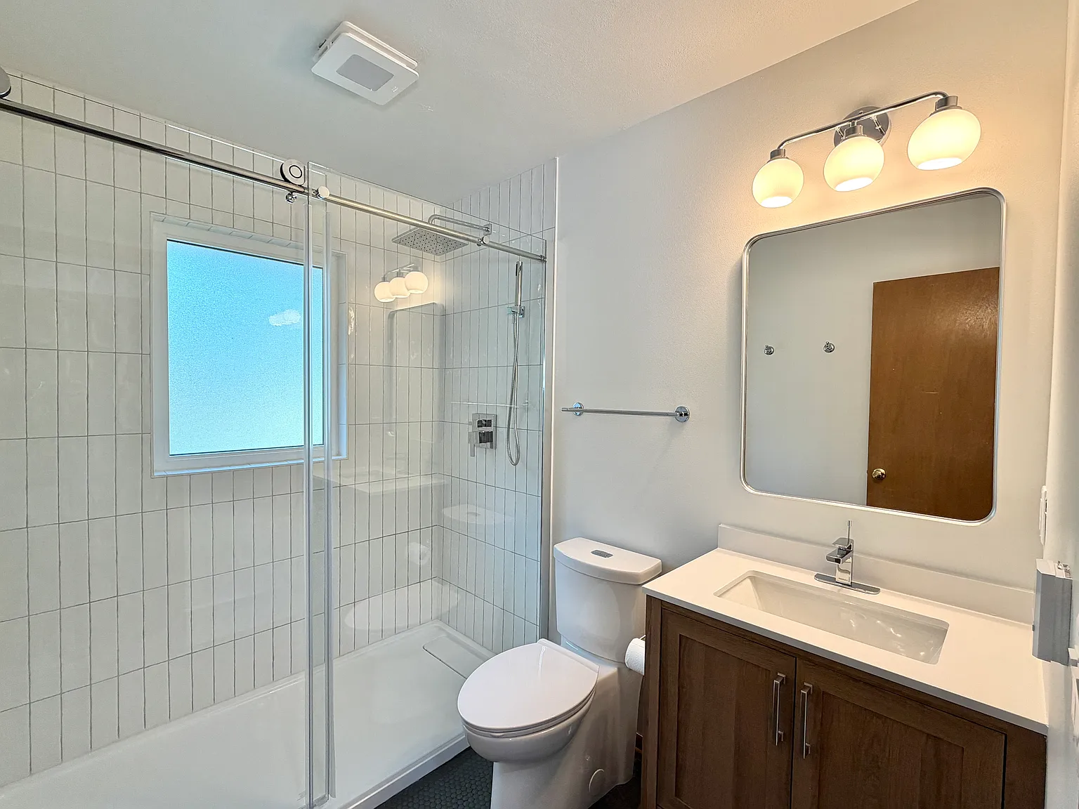 3 bed, 1150 sqft, $1,816 — Photo 4