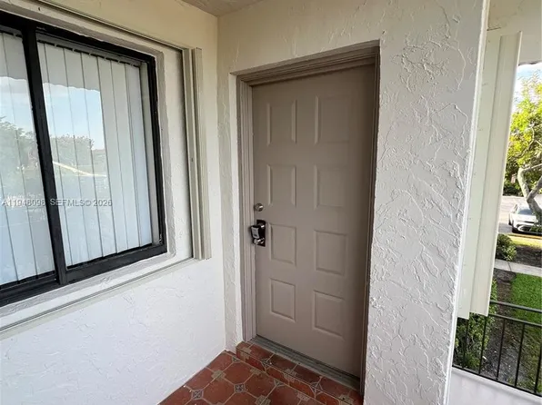 379 Lakeview Dr APT 205, Fort Lauderdale, FL 33326