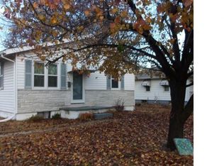 580 Sotier Pl, Wood River, IL 62095