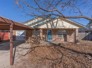 957 N Windermere Dr, Moore, OK 73160