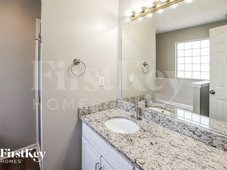 904 E Madelyn Dr — Photo 12