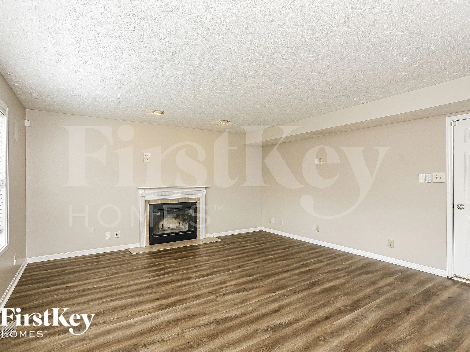 4 bed, 3.0 bath, 2048 sqft, $2,330 — Photo 4
