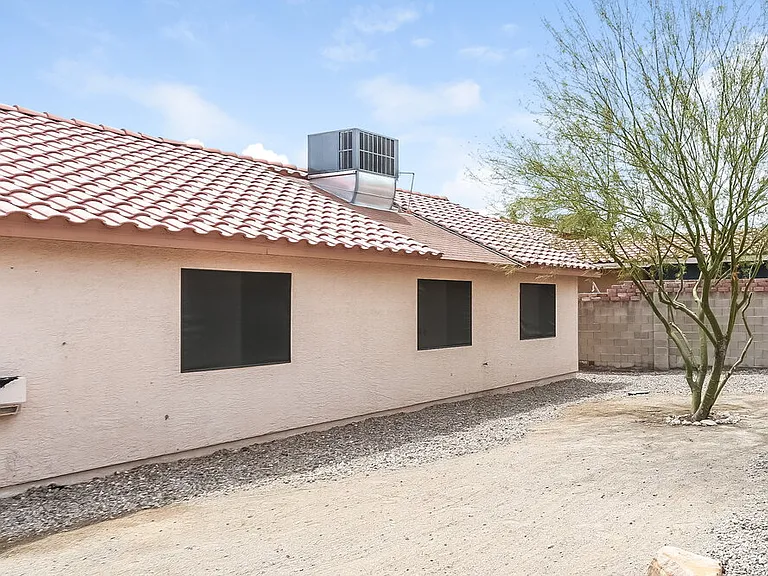 504 Stonehurst Dr — Photo 16