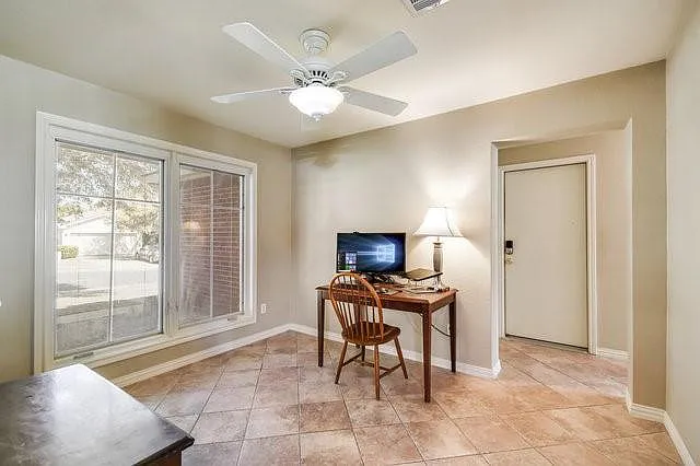 3 bed, 2.5 bath, 1905 sqft, $2,150 — Photo 4