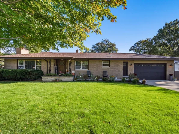 9181 W Springhill Dr, Saint John, IN 46373