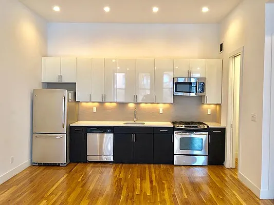 Rented by Buchbinder & Warren | media 23