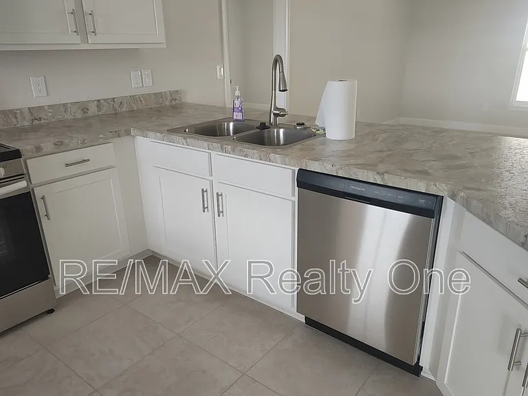 8398 N Jay Dr — Photo 4