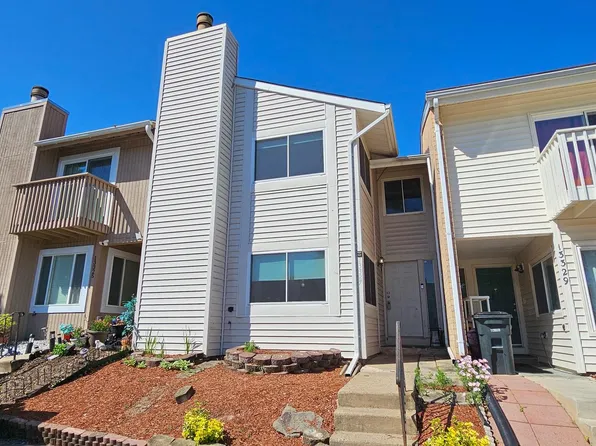 13327 Rowles Pl, Herndon, VA 20170