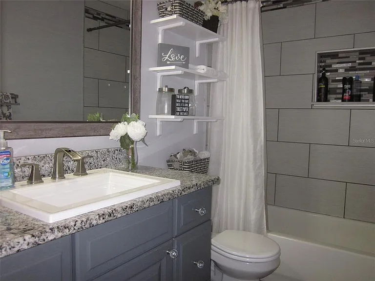 4902 Country Aire Ln — Photo 10