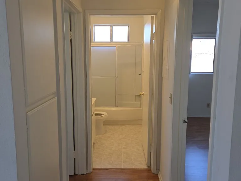 13561 Moorpark St — Photo 16