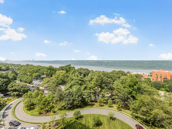 5900 Arlington Avenue image 10 of 20