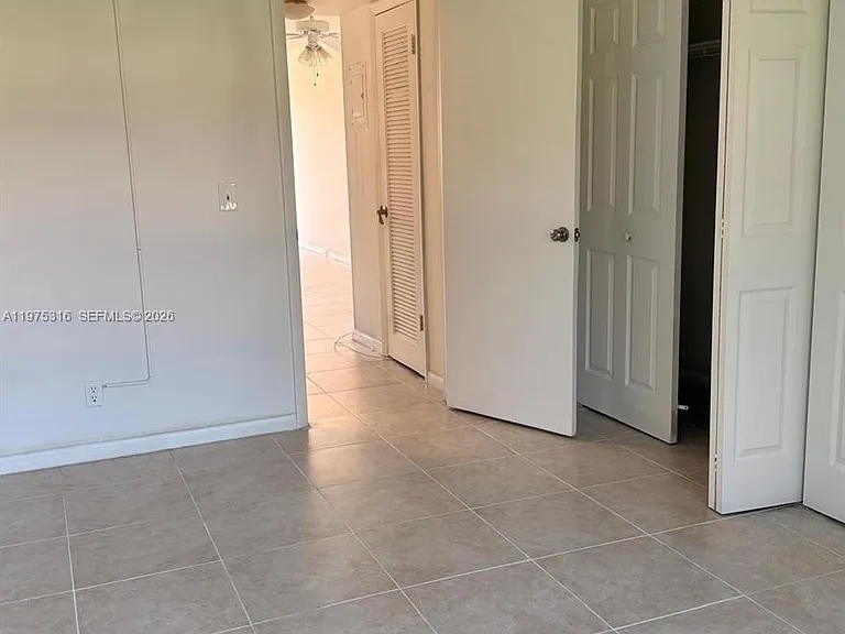 210 Canterbury Dr #1-J — Photo 10