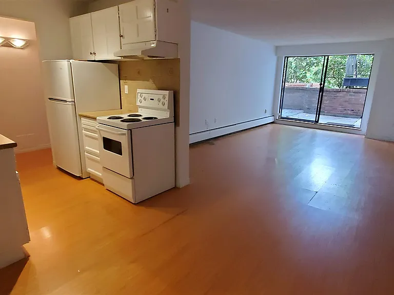 588 E 5th Ave #1 — Photo 1