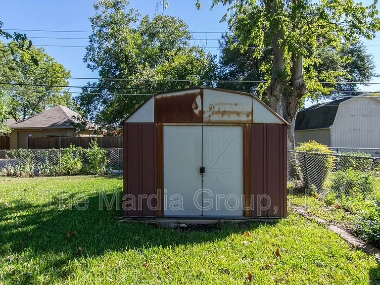 9302 Piper Ln — Photo 13