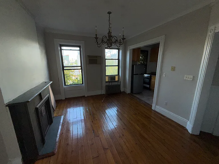 715 Sackett St #4R — Photo 2