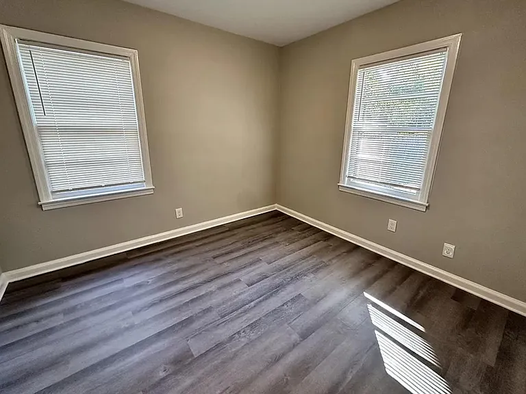 2826 Walker St — Photo 14