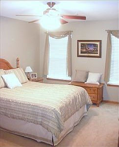 4th image of 5421 Applewood Ln